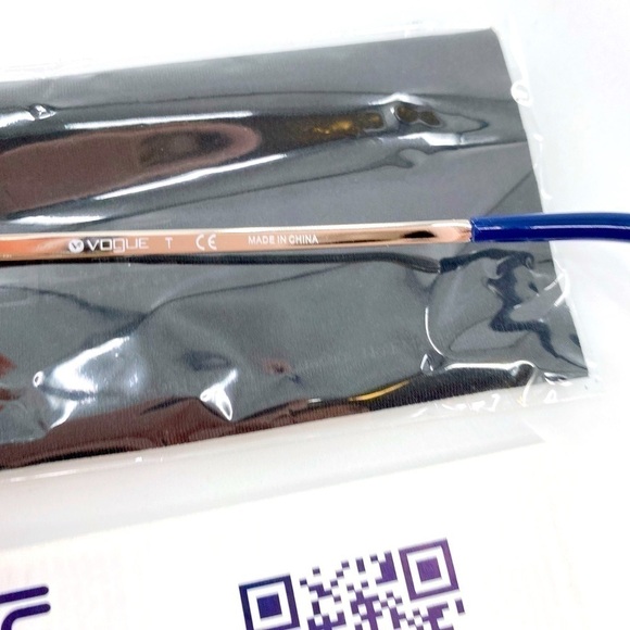 Vogue
Eyewear Women's Sunglasses, VO4070S - Picture 6 of 9